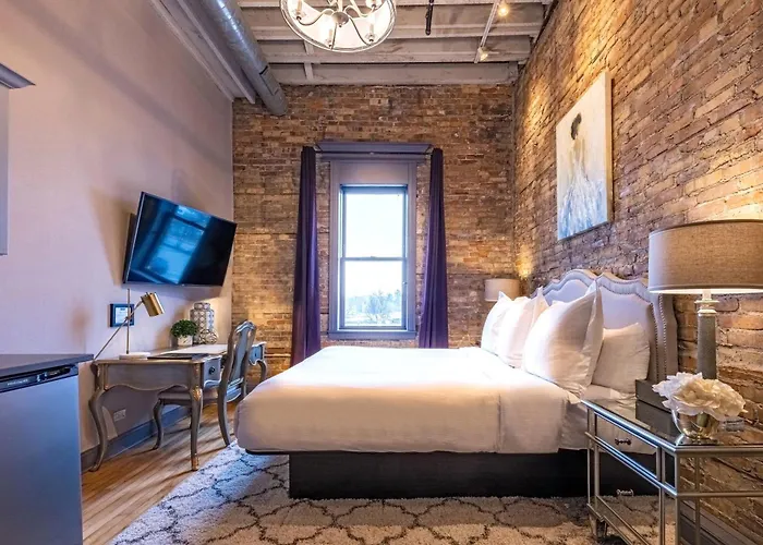 124 Lofts - Downtown Dundee - Walk To Dining West Dundee