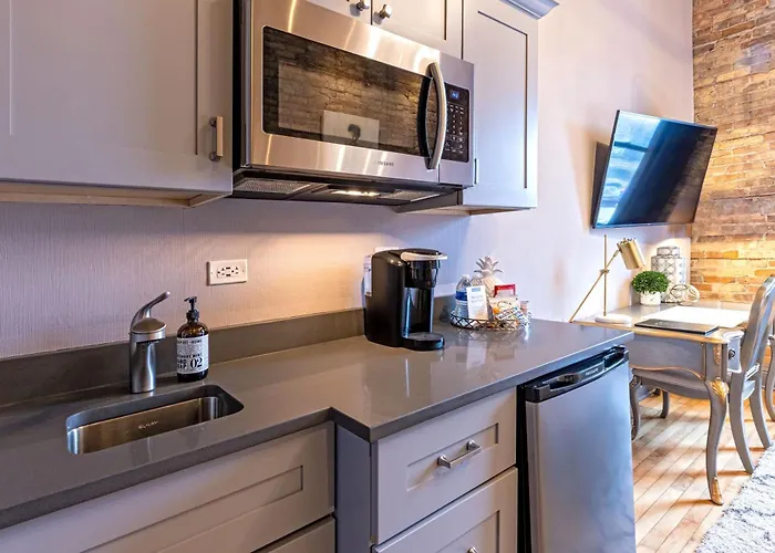 124 Lofts - Downtown Dundee - Walk To Dining * West Dundee